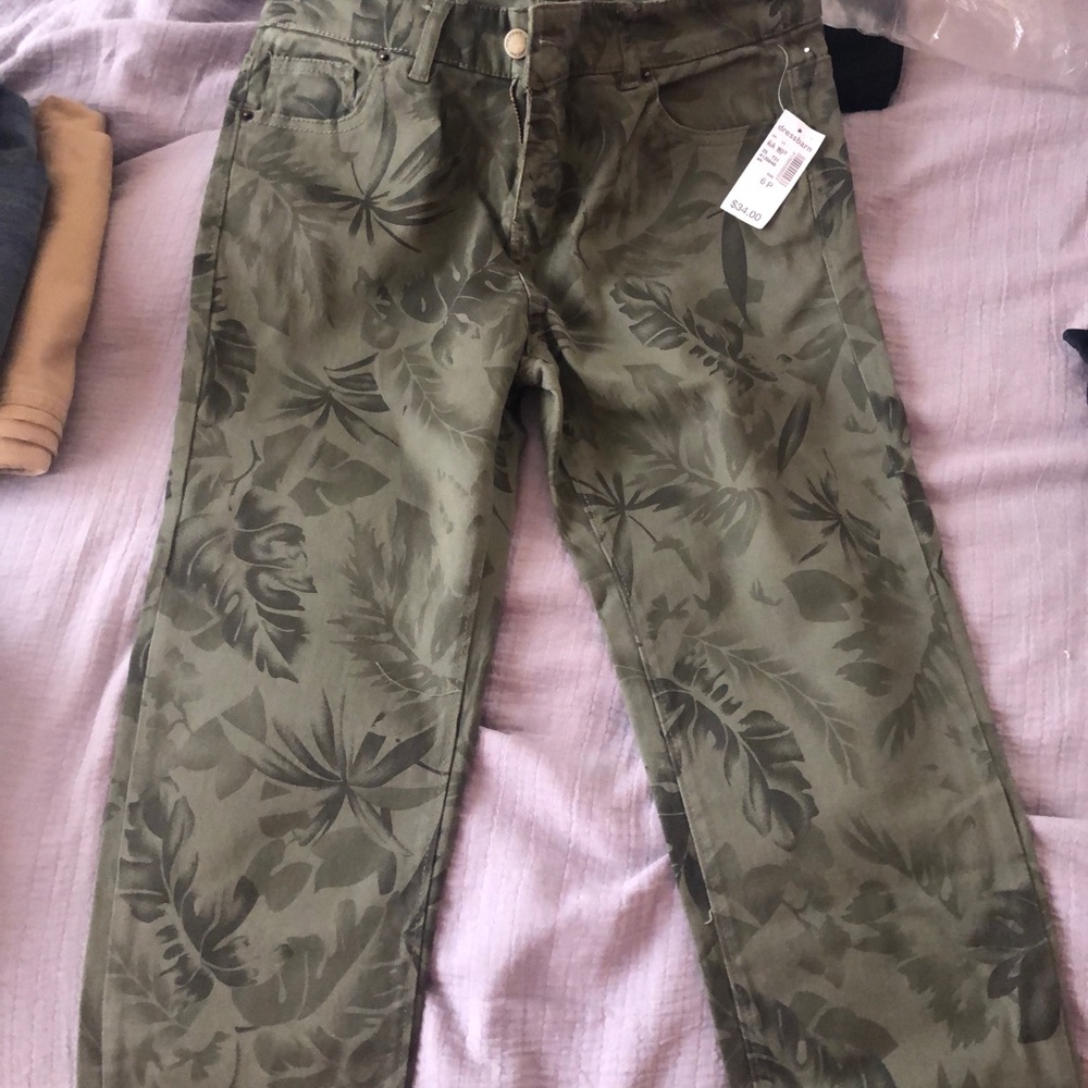 Dressbarn Olive Leaf Pattern Pants